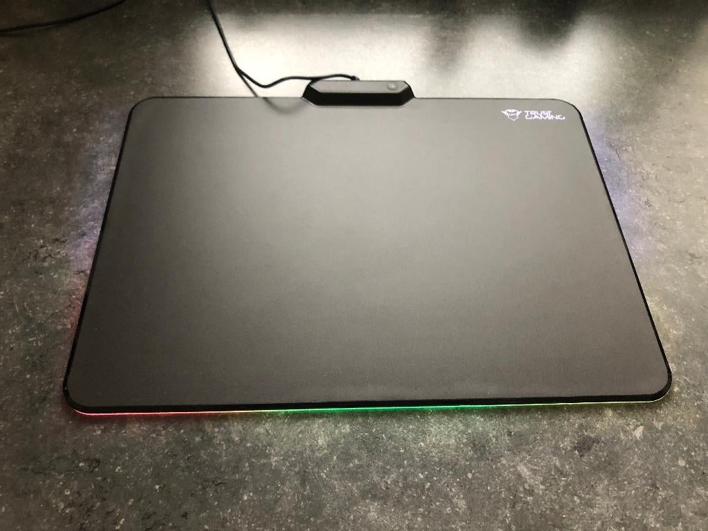 Trust GXT 760 RGB Gaming Muismat, Computers en Software, Muismatten, Zo goed als nieuw, Gaming muismat, Ophalen of Verzenden