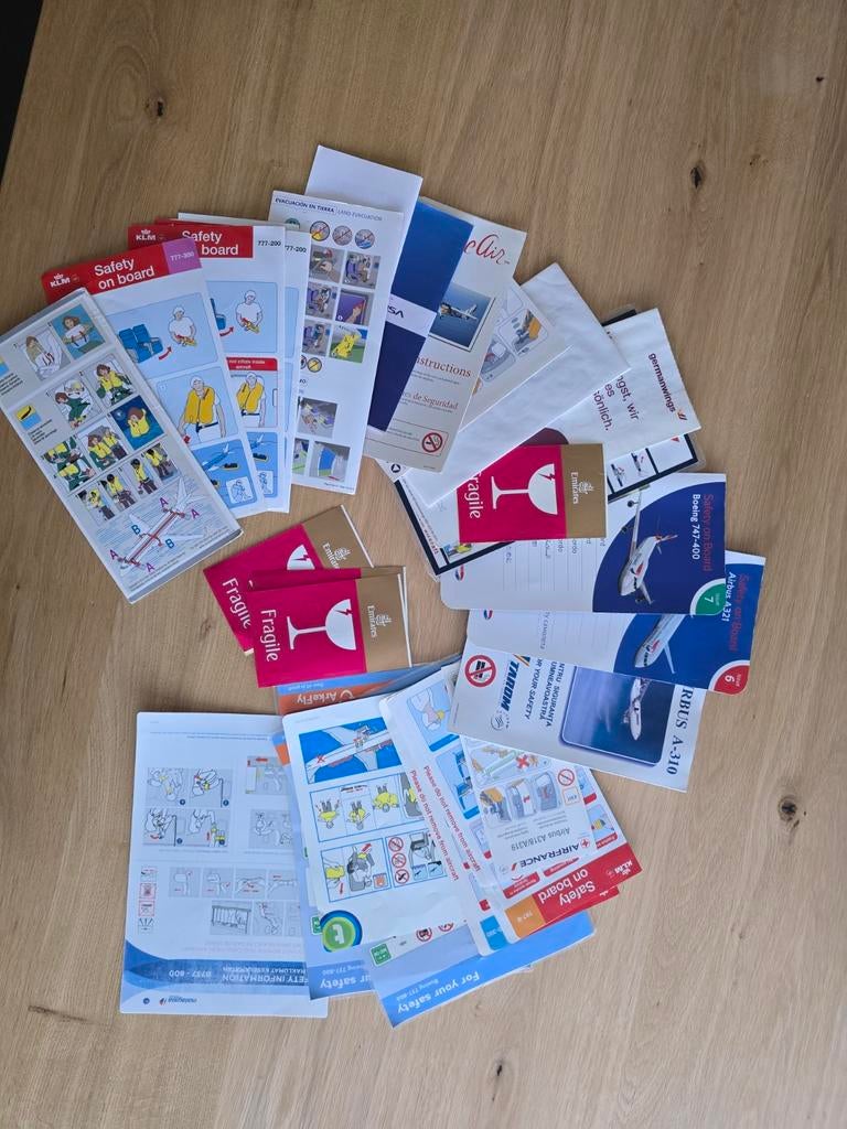 Vliegtuig memorabilia: safety cards, menukaarten, stickers, Verzamelen, Ophalen of Verzenden, Gebruikt, Overige typen