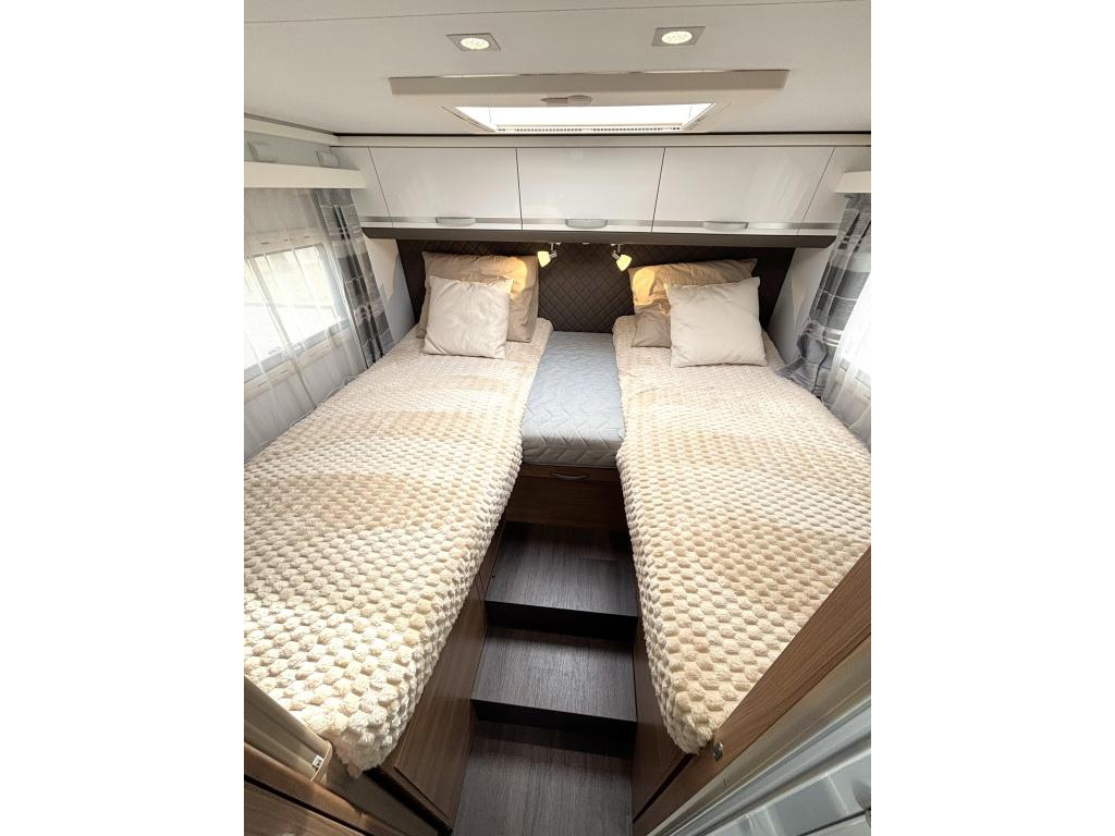 Adria Matrix Plus 670 SL ENKELE BEDDEN + HEFBED LUCHTVERING, Winterisolatie, Ringverwarming, Fiat, 7 tot 8 meter