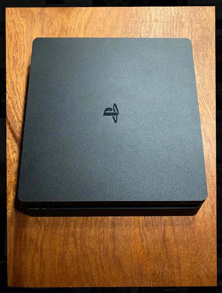 Sony PlayStation 4 met 2 controllers, Spelcomputers en Games, Spelcomputers | Sony PlayStation 4, Gebruikt, Pro, 500 GB, Met 2 controllers