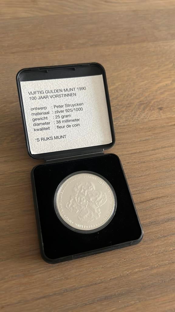 50 gulden 1990 100 jaar Vorstinnen FDC in doosje, Postzegels en Munten, Ophalen of Verzenden, Koningin Beatrix, 50 gulden