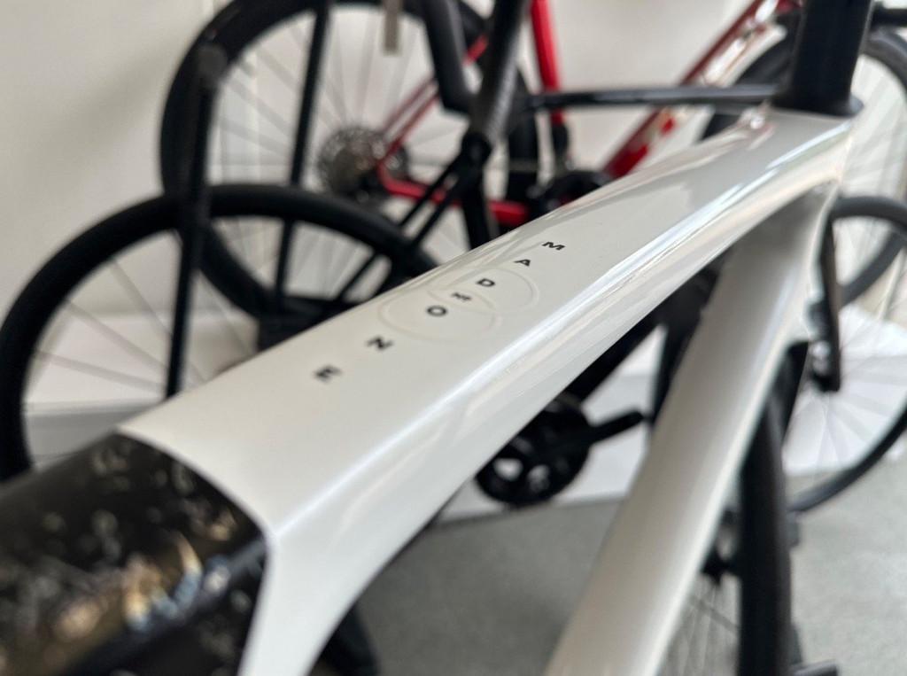 TREK Madone SL 6 Gen 8 GLOSS CRYSTAL WHITE/MATTE DEEP SMOKE, Fietsen en Brommers, Fietsen | Racefietsen, Overige merken, -, - 0
-, NL