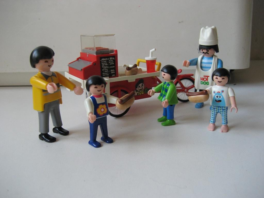 playmobil familie aziatisch bij hotdog kar, Kinderen en Baby's, Speelgoed | Playmobil, Ophalen of Verzenden, Zo goed als nieuw