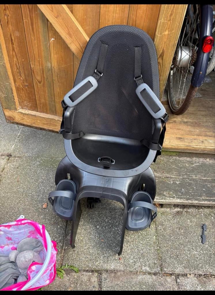 Qibbel Air Fietsstoel Achter - Zwart (9-22 kg), Ophalen, Zo goed als nieuw, Achterzitje, Voetsteuntjes