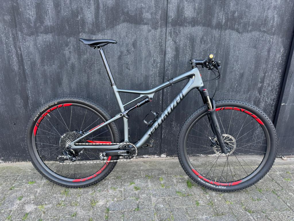 Specialized epic expert carbon 29 inch mountainbike, Fietsen en Brommers, 57 cm of meer, Fully, Zo goed als nieuw, Ophalen