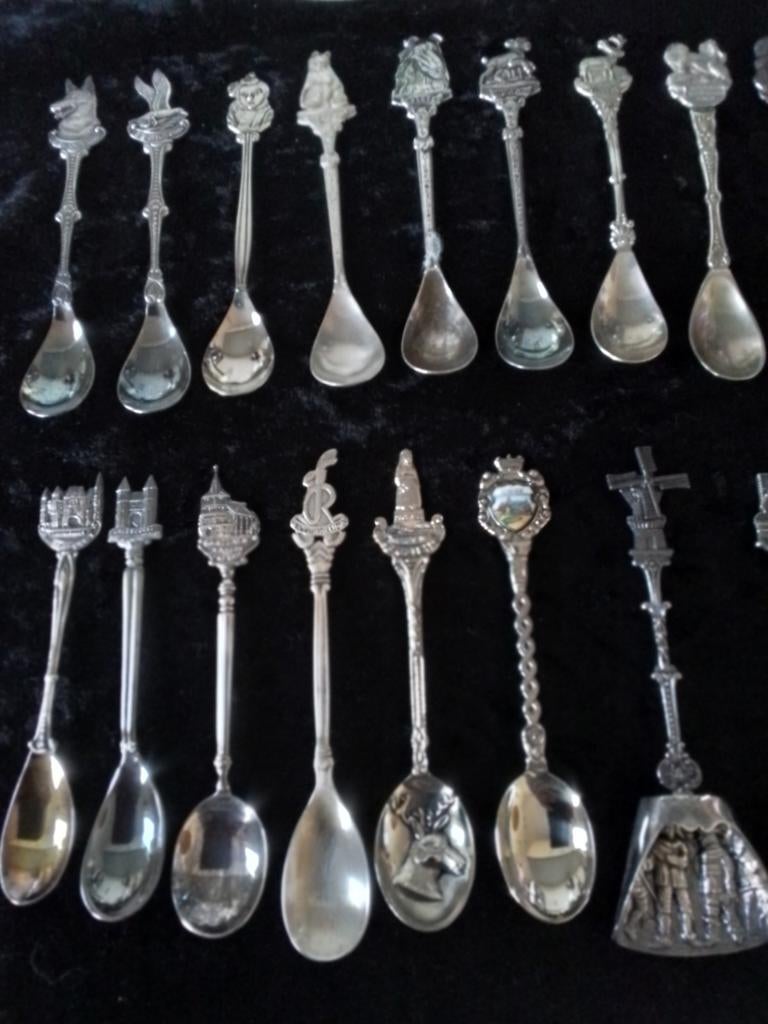 Verziverde lepeltjes allerlei, in oud lepeldoosje, Ophalen of Verzenden