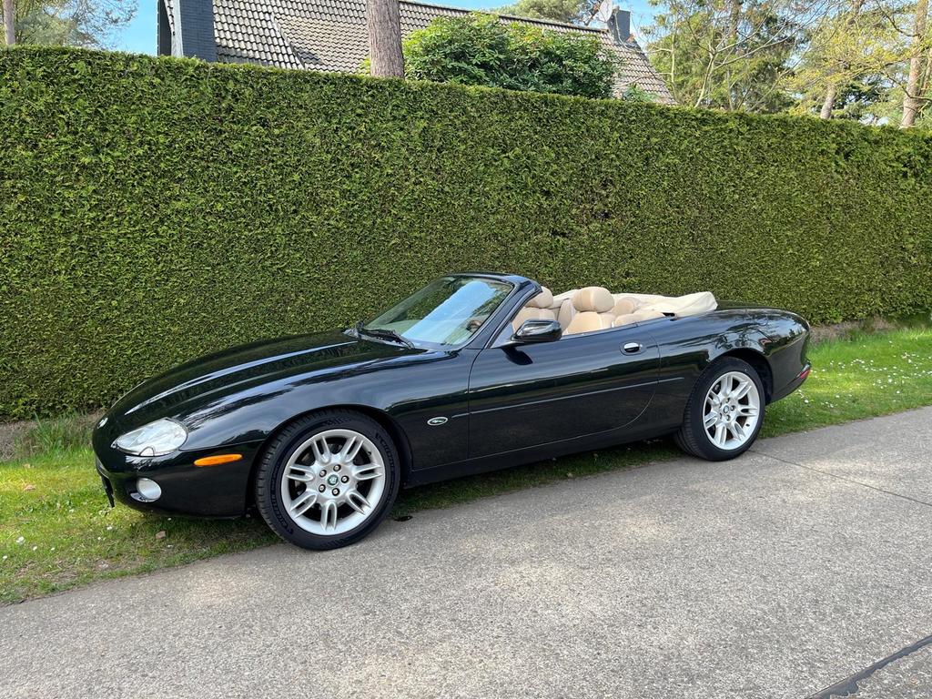 Jaguar XK8 4.0 cabrio 2002 Zwart, Auto's, Jaguar, Cabriolet, 4 stoelen, Zwart, Particulier