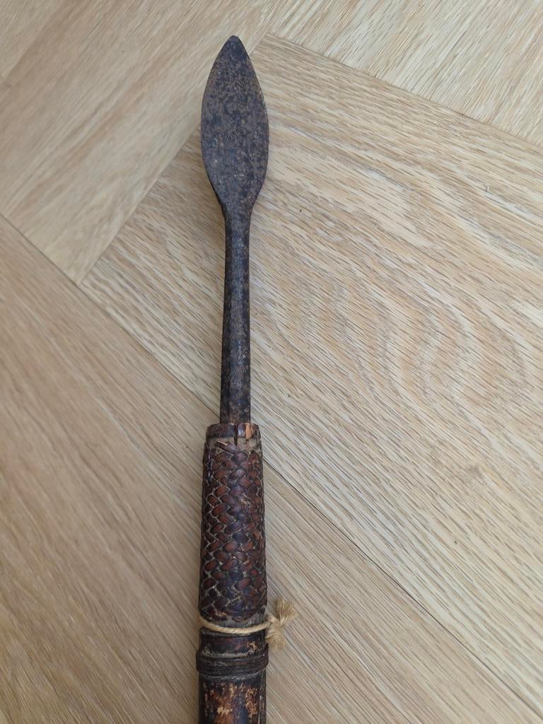 Vintage Afrikaanse Speer met Bamboe Schacht en IJzeren Punt, Antiek en Kunst, Antiek | Overige Antiek, Ophalen
