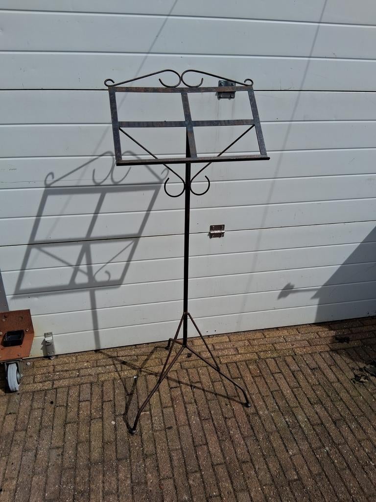 Muziek katheder van ijzer op rubber pootjes, Ophalen of Verzenden