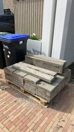 70 tuintegels 30x30 cm en 8 stoepbanden, Ophalen, Gebruikt, Beton, Terrastegels