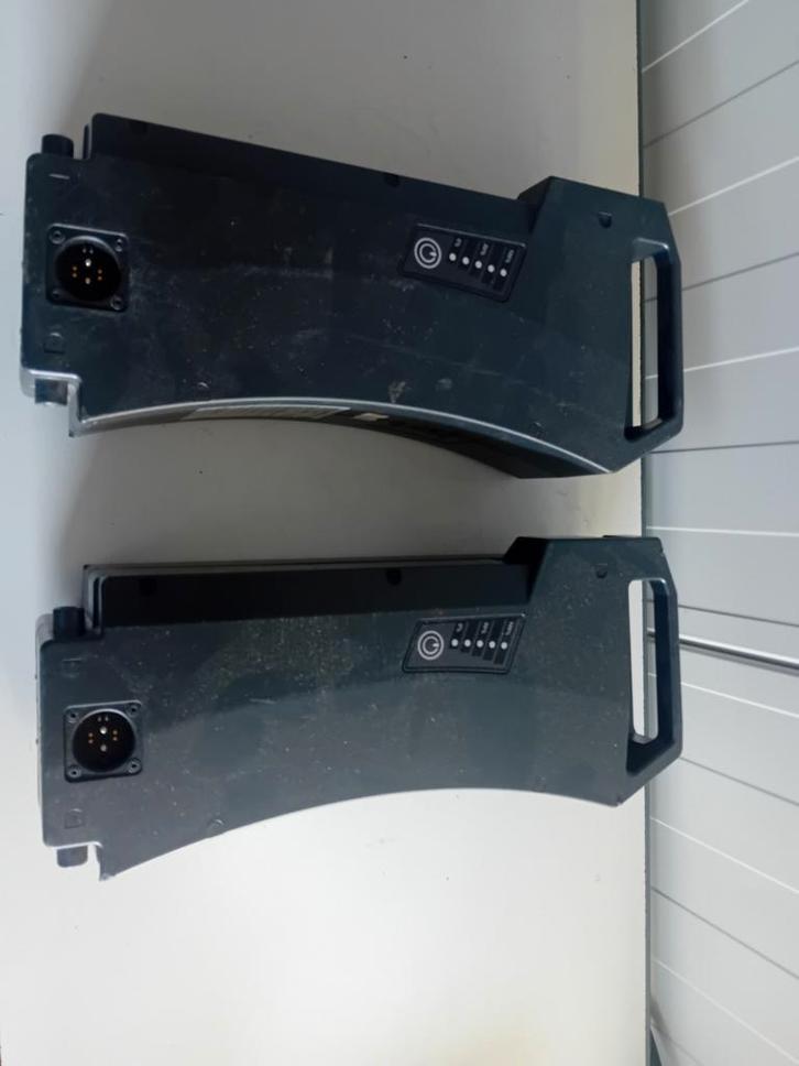 2 stuks defecte fiets accu Derby Impulse Evo seat-tube, Fietsen en Brommers, Fietsaccessoires | Fietsaccu's, Gebruikt, Ophalen of Verzenden