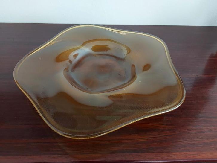 Kristal Unie Maastricht Coquille amber schaal W. Roozendaal, Antiek en Kunst, Antiek | Glas en Kristal, Ophalen of Verzenden