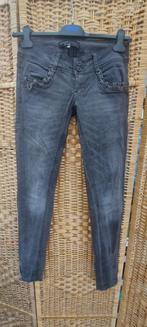Jeans van Bershka, maat 36, Kleding | Dames, Spijkerbroeken en Jeans, Zo goed als nieuw, W28 - W29 (confectie 36), Grijs, Bershka