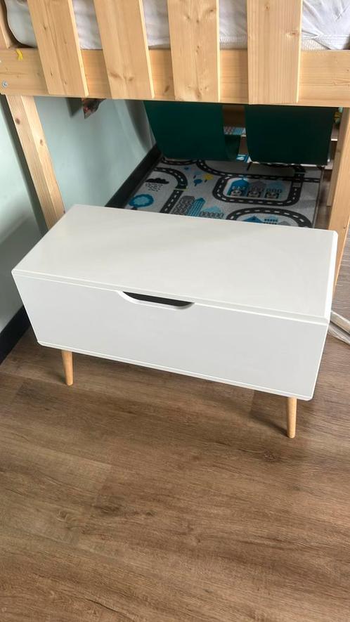Gaia leenbakker wit op houten pootjes, Huis en Inrichting, Woonaccessoires | Kisten, Gebruikt, Minder dan 50 cm, 50 tot 100 cm