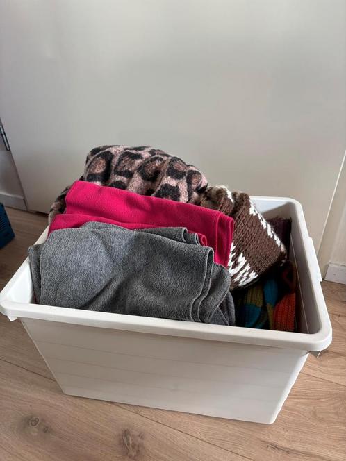 Partij van 25 voornamelijk dames sjalen, Kleding | Dames, Mutsen, Sjaals en Handschoenen, Zo goed als nieuw, Sjaal, Ophalen of Verzenden