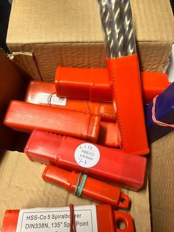 Metaalboren beschikbaar voor biedingen