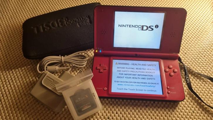 Nintendo DSiXL - Mario Editie / Blauw met 6000 Games, Spelcomputers en Games, Spelcomputers | Nintendo DS, Zo goed als nieuw, Dsi XL