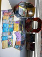 Pokémon Kaarten Verzameling - blik met 100 kaarten, Ophalen of Verzenden, Zo goed als nieuw, Meerdere kaarten