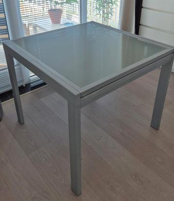 Tafel vierkant 90cm en uitschuifbaar tot 180cm beschikbaar voor biedingen