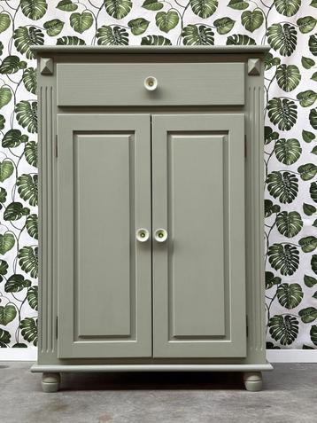 Meidenkast *Jany* beschikbaar voor biedingen