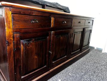 massief houten dressoir beschikbaar voor biedingen