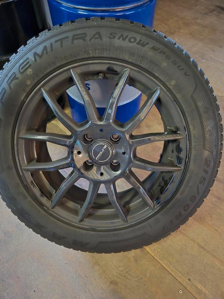 Winter set op velg citroen c4 bj 2021, Auto-onderdelen, Banden en Velgen, Banden en Velgen, Winterbanden, 17 inch, 215 mm, Personenwagen