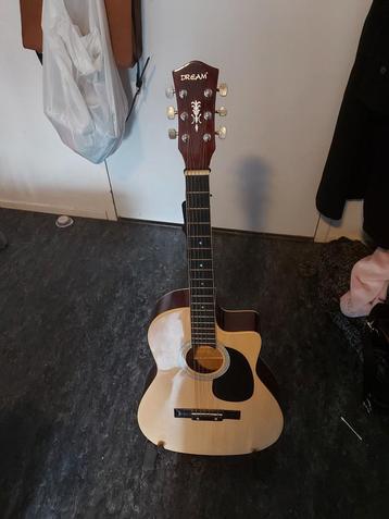 Dream gitaar model= DAG:94 beschikbaar voor biedingen