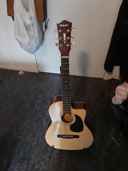 Dream gitaar model= DAG:94, Muziek en Instrumenten, Snaarinstrumenten | Gitaren | Akoestisch, Zo goed als nieuw, Western- of Steelstringgitaar