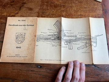 Handboek Soldaat 1945 KNIL Stoottroepen Sten Bren NBS beschikbaar voor biedingen
