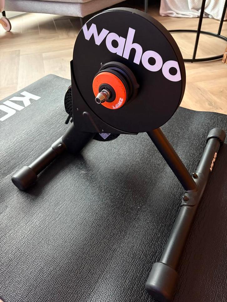 KICKR CORE 2 met Zwift Cog & Click en KICKR vloermat ZGAN!, Sport en Fitness, Fitnessmaterialen, Zo goed als nieuw, Fitnessmat