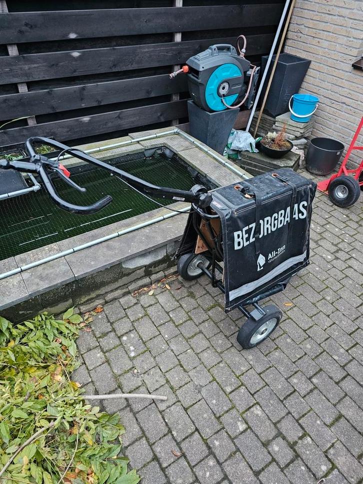 Kranten kar post kar, Hobby en Vrije tijd, Overige Hobby en Vrije tijd, Gebruikt, Ophalen