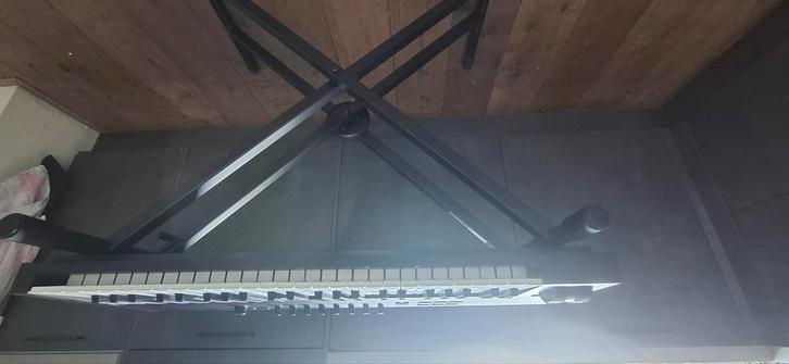 Keyboard merk Komplete incl standaard en microfoon Devine, Muziek en Instrumenten, Keyboards, Zo goed als nieuw, 61 toetsen, Overige merken