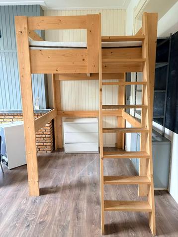 Houten Hoogslaper - Stevig en Ruimtebesparend! beschikbaar voor biedingen