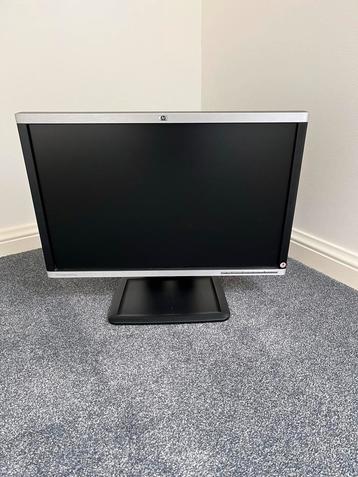 HP Monitor - In Hoogte Verstelbaar - 55cm beschikbaar voor biedingen