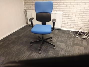 4 bureau stoelen  beschikbaar voor biedingen