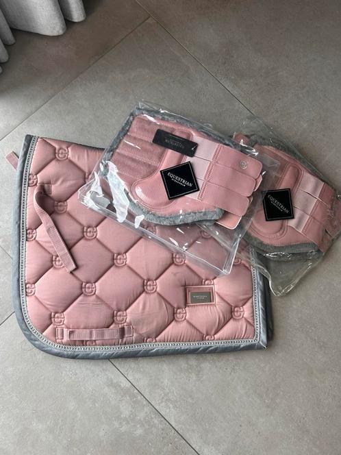 Equestrian Stockholm pink diamond set met beenbeschermers, Dieren en Toebehoren, Paarden en Pony's | Dekens en Dekjes, Zo goed als nieuw