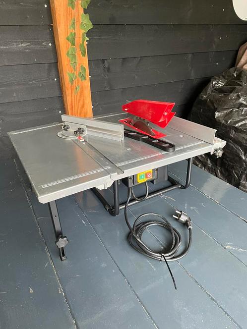 Mooie zaagtafel van kinzo 720watt, Doe-het-zelf en Verbouw, Gereedschap | Zaagmachines, Zo goed als nieuw, 600 tot 1200 watt, 30 tot 70 mm