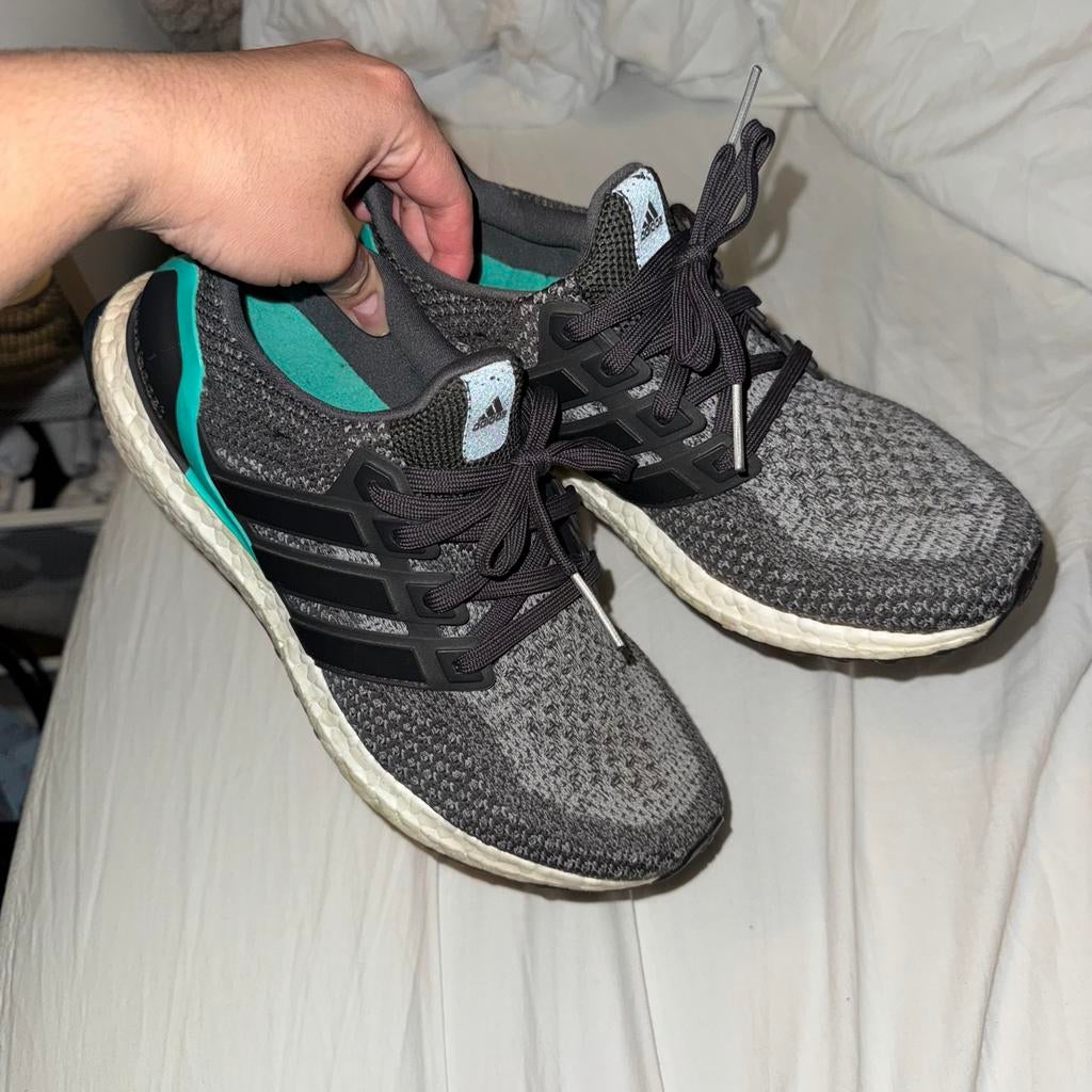 Adidas Ultra Boost Tifany & Co maat 40,2/3, Kleding | Heren, Schoenen, Ophalen of Verzenden, Zo goed als nieuw