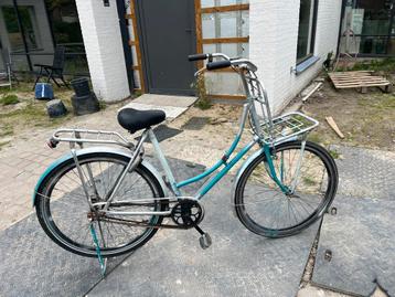 Stap-studenten fiets beschikbaar voor biedingen