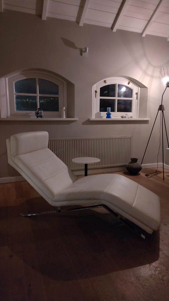 Leren Lounge Stoel / Chaise Longue - Wit Design, Huis en Inrichting, Banken | Sofa's en Chaises Longues, Gebruikt, Eenpersoons