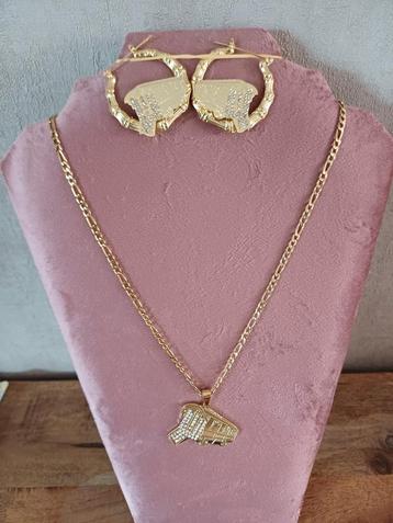 Gouden Sieradenset met Hanger en Oorbellen beschikbaar voor biedingen