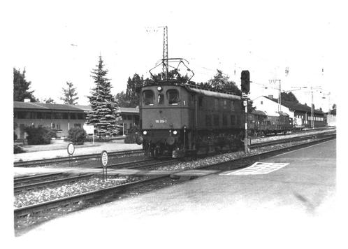 961257	Foto	Trein Zug	Locomotief	116 019-1	Rosenheim	11-6-75, Verzamelen, Spoorwegen en Tramwegen, Trein, Kaart of Prent, Ophalen of Verzenden