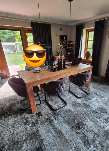 Mooie Eetkamertafel  L220 B100 H82 beschikbaar voor biedingen