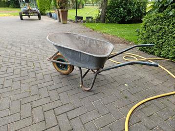 Te koop 2x kruiwagen met anti-lek band. beschikbaar voor biedingen