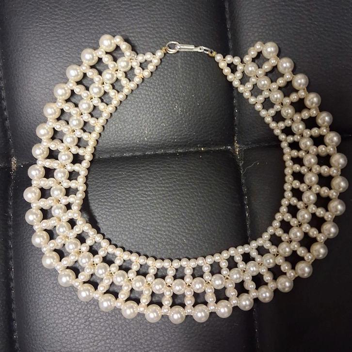 Elegante vintage parelketting, Sieraden, Tassen en Uiterlijk, Kettingen, Zo goed als nieuw, Kunststof, Wit, Met hanger, Ophalen of Verzenden