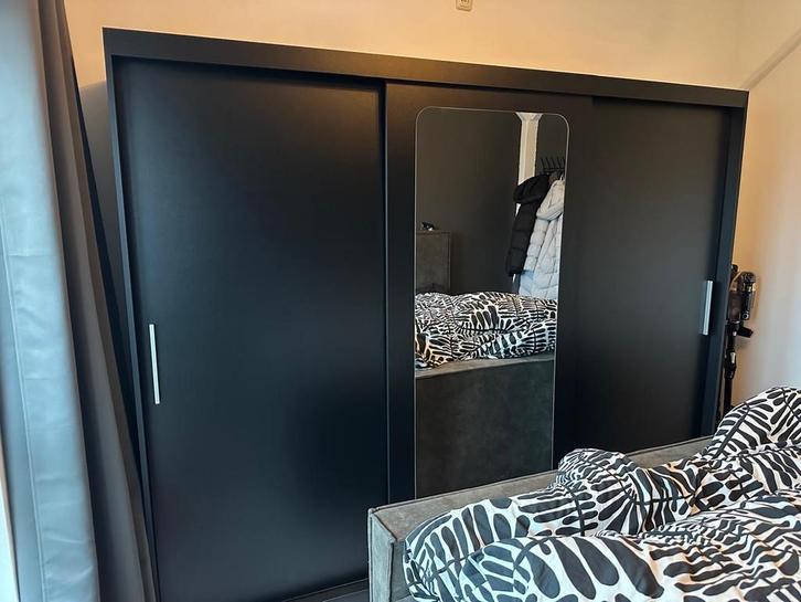 Zwarte kledingkast met schuifdeuren, Huis en Inrichting, Kasten | Kledingkasten, Gebruikt, 150 tot 200 cm, 200 cm of meer, 50 tot 75 cm