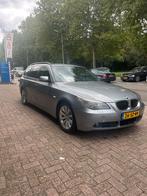 BMW 5-Serie 3.0 D 530 Touring AUT 2006 Grijs, Auto's, BMW, Achterwielaandrijving, Zwart, 2993 cc, 1655 kg