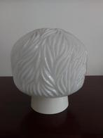Vintage midcentury plafondlamp wit glanzend glas, Huis en Inrichting, Lampen | Plafondlampen, Ophalen of Verzenden, Glas