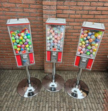 FIFTIES SIXTIES BEAVER CAPSULE AUTOMATEN OP CHROMEN VOET  beschikbaar voor biedingen