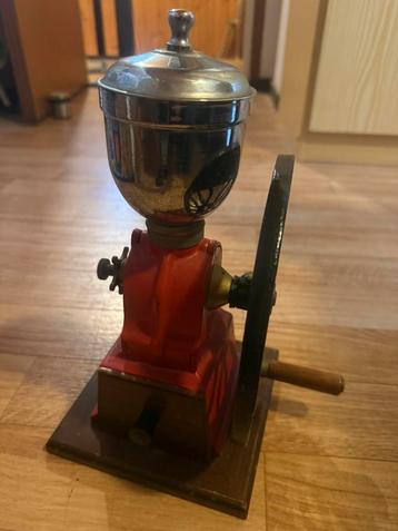 Oude Elma koffiemolen beschikbaar voor biedingen